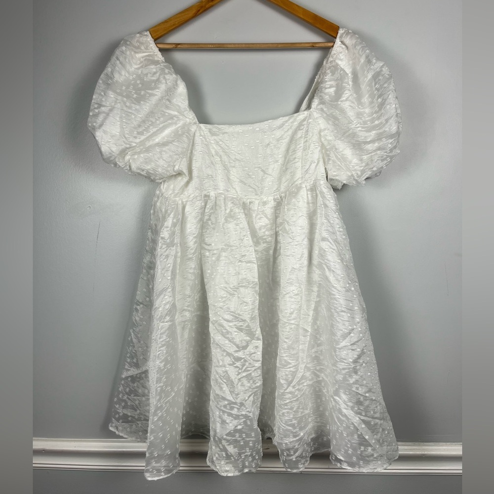 New Storia Babydoll puffsleeve white dress size medium